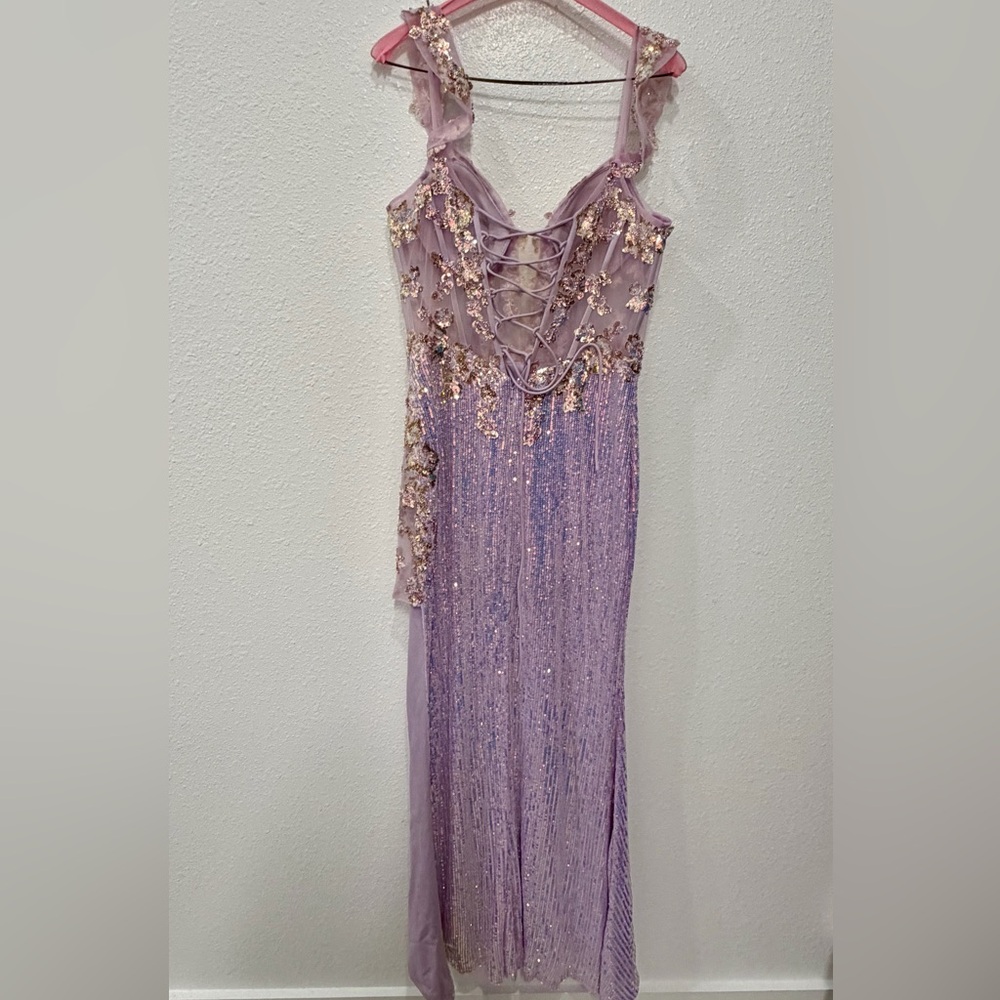 Elegant Sequin Evening Gown - Picture 5 of 6
